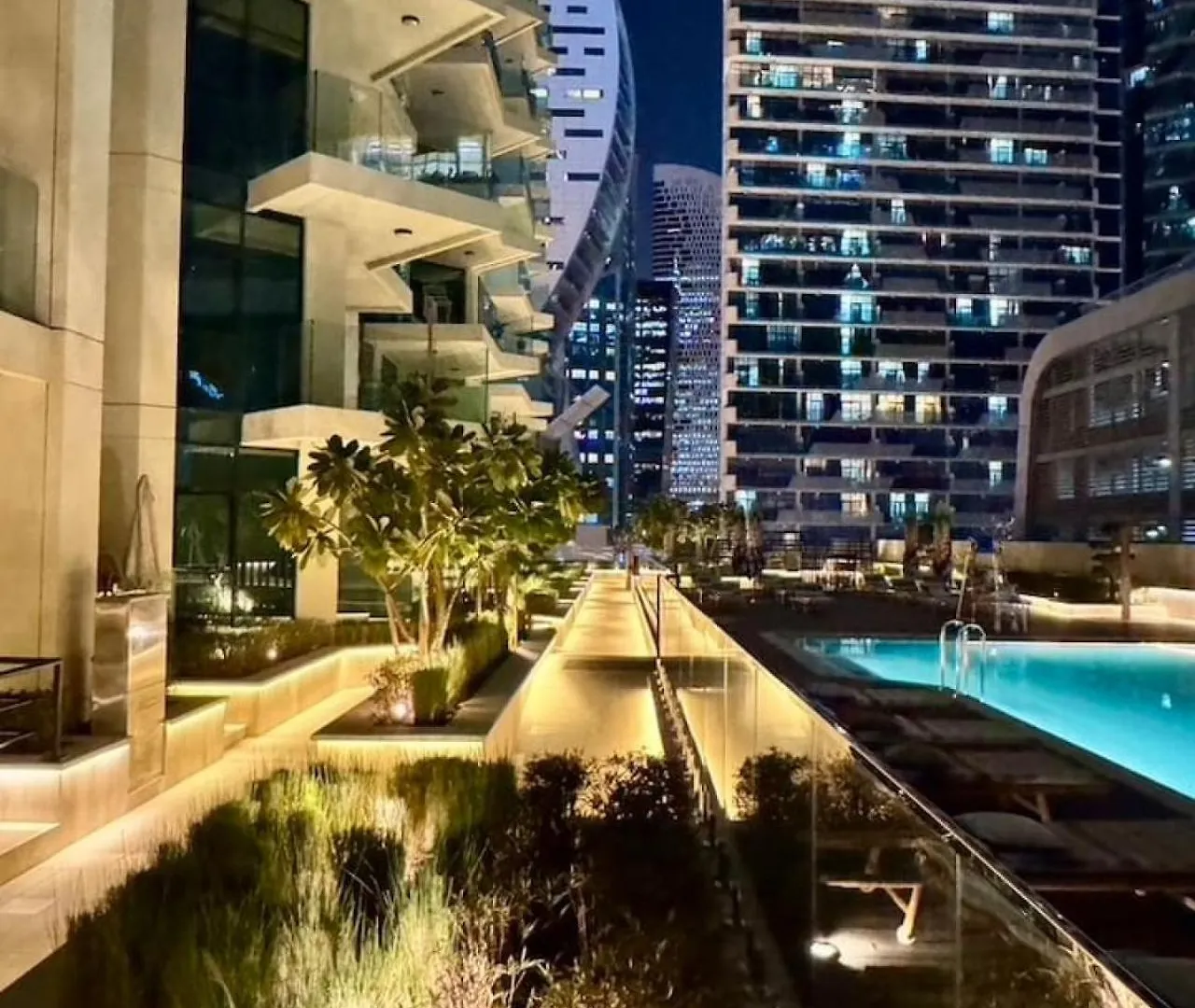 Incredible Views - Infinity Pool - New - 2Br 6 Pax Apartment Dubai