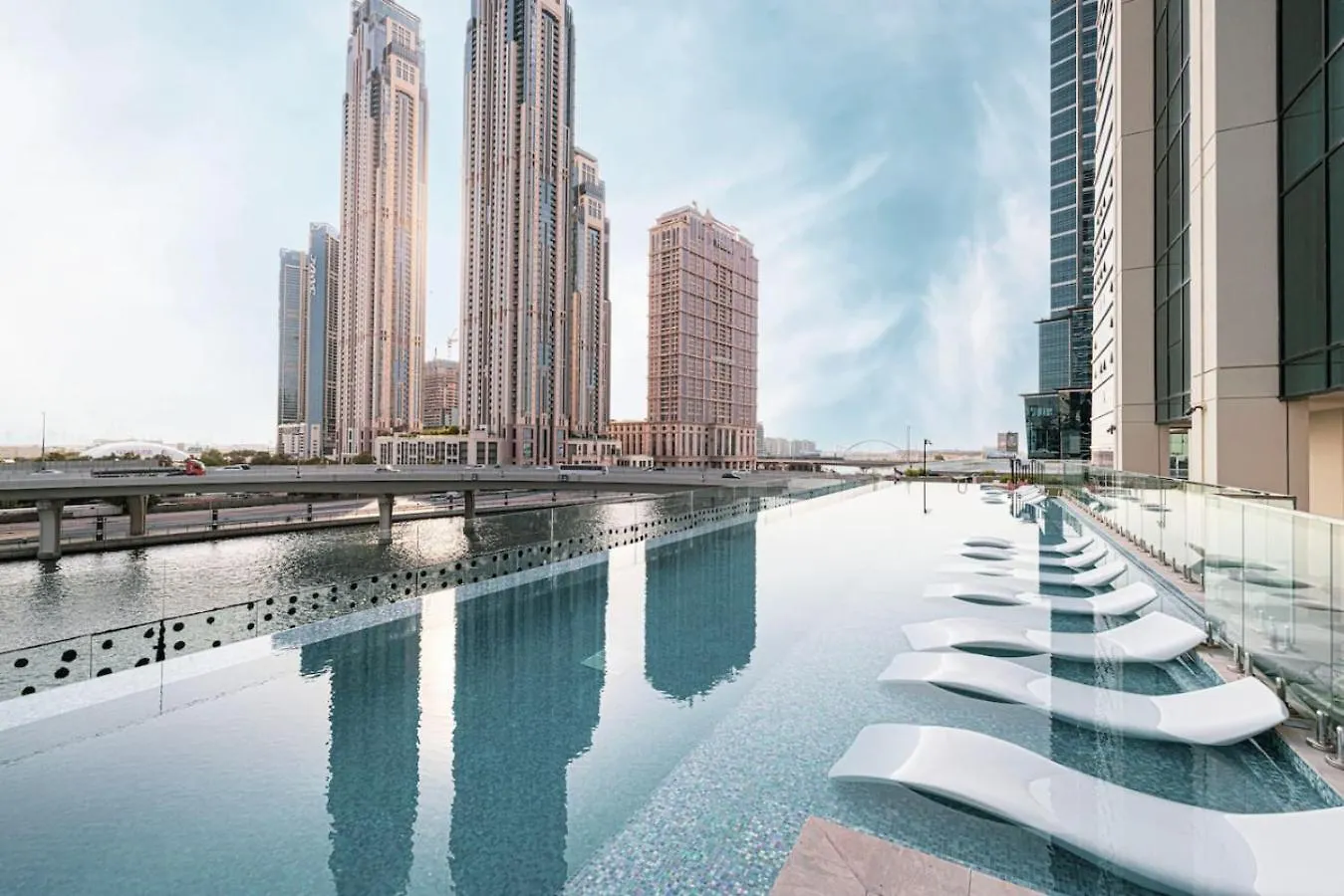 Incredible Views - Infinity Pool - New - 2Br 6 Pax Apartment Dubai