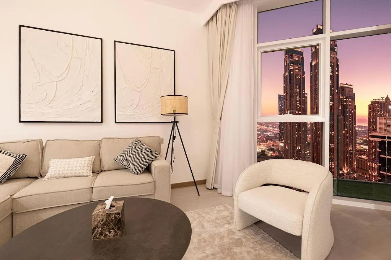 Incredible Views - Infinity Pool - New - 2Br 6 Pax Apartment Dubai