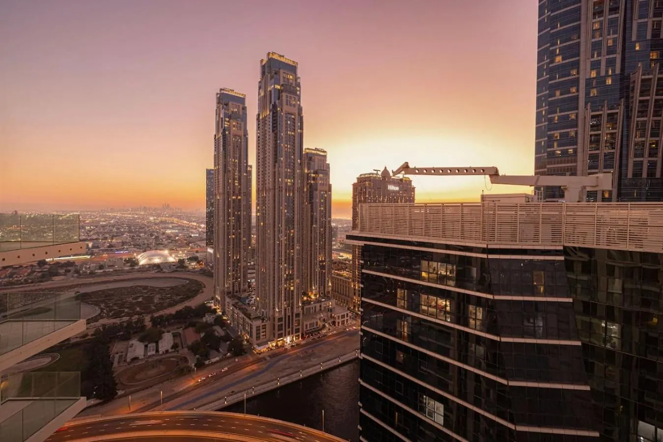 Incredible Views - Infinity Pool - New - 2Br 6 Pax Apartment Dubai
