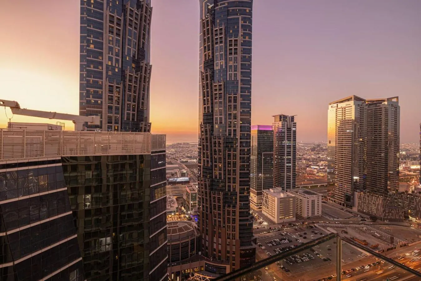 Incredible Views - Infinity Pool - New - 2Br 6 Pax Apartment Dubai