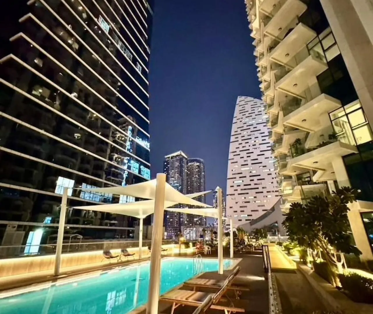 Incredible Views - Infinity Pool - New - 2Br 6 Pax Apartment Dubai