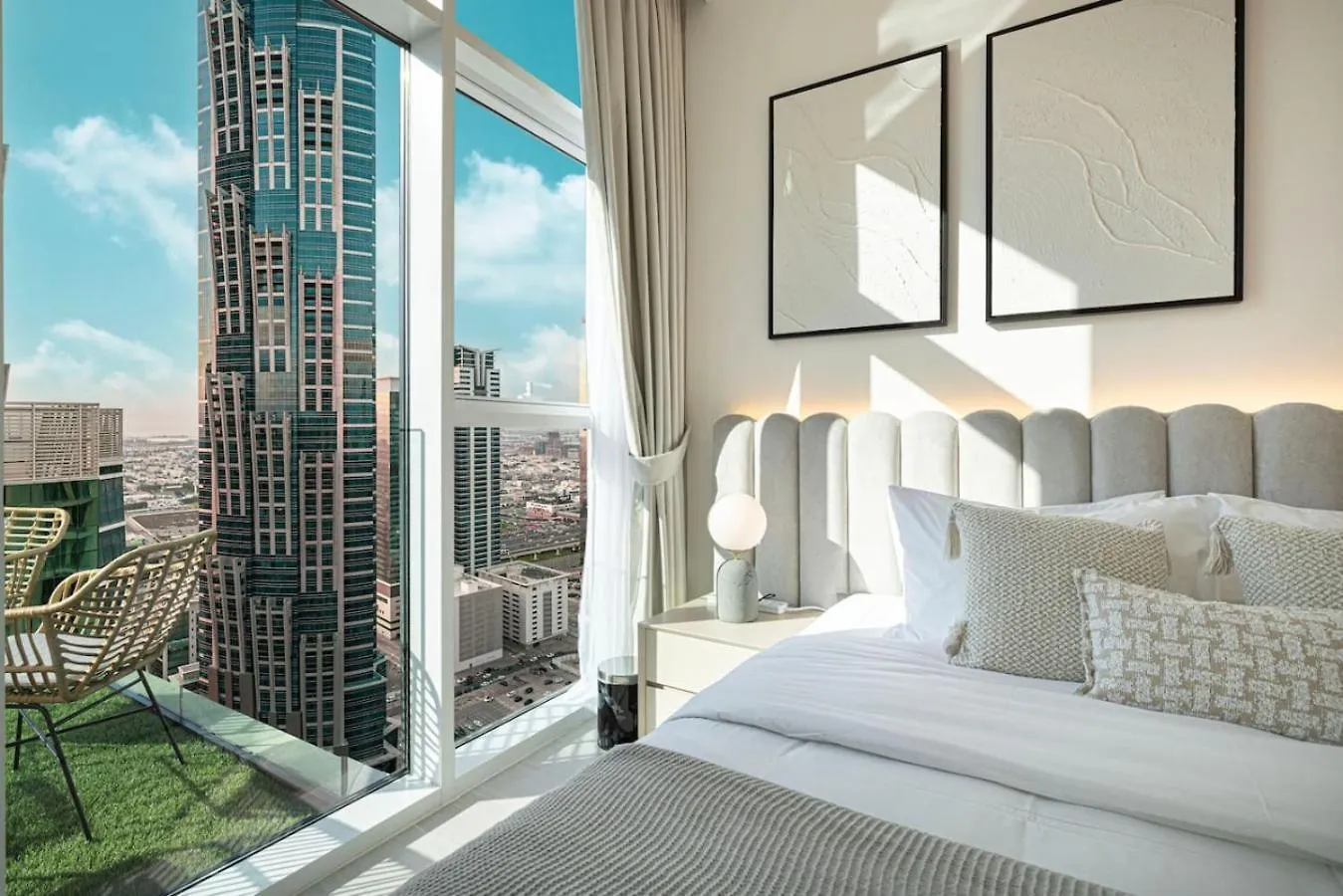 Incredible Views - Infinity Pool - New - 2Br 6 Pax Apartment Dubai