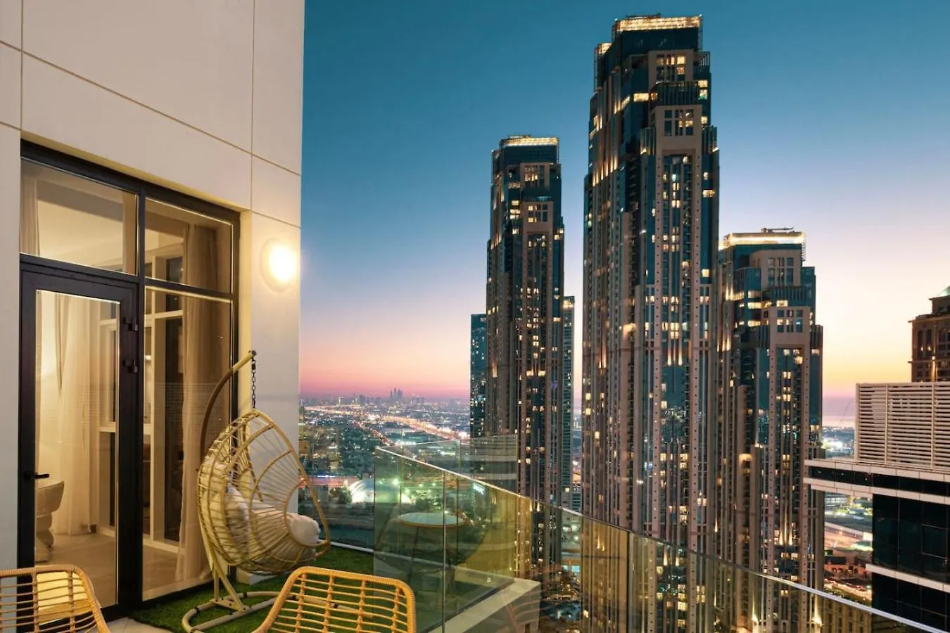 Incredible Views - Infinity Pool - New - 2Br 6 Pax Apartment Dubai