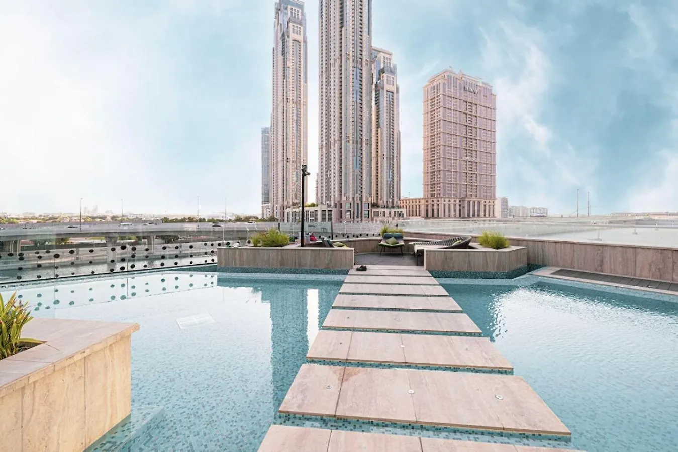 Incredible Views - Infinity Pool - New - 2Br 6 Pax Apartment Dubai