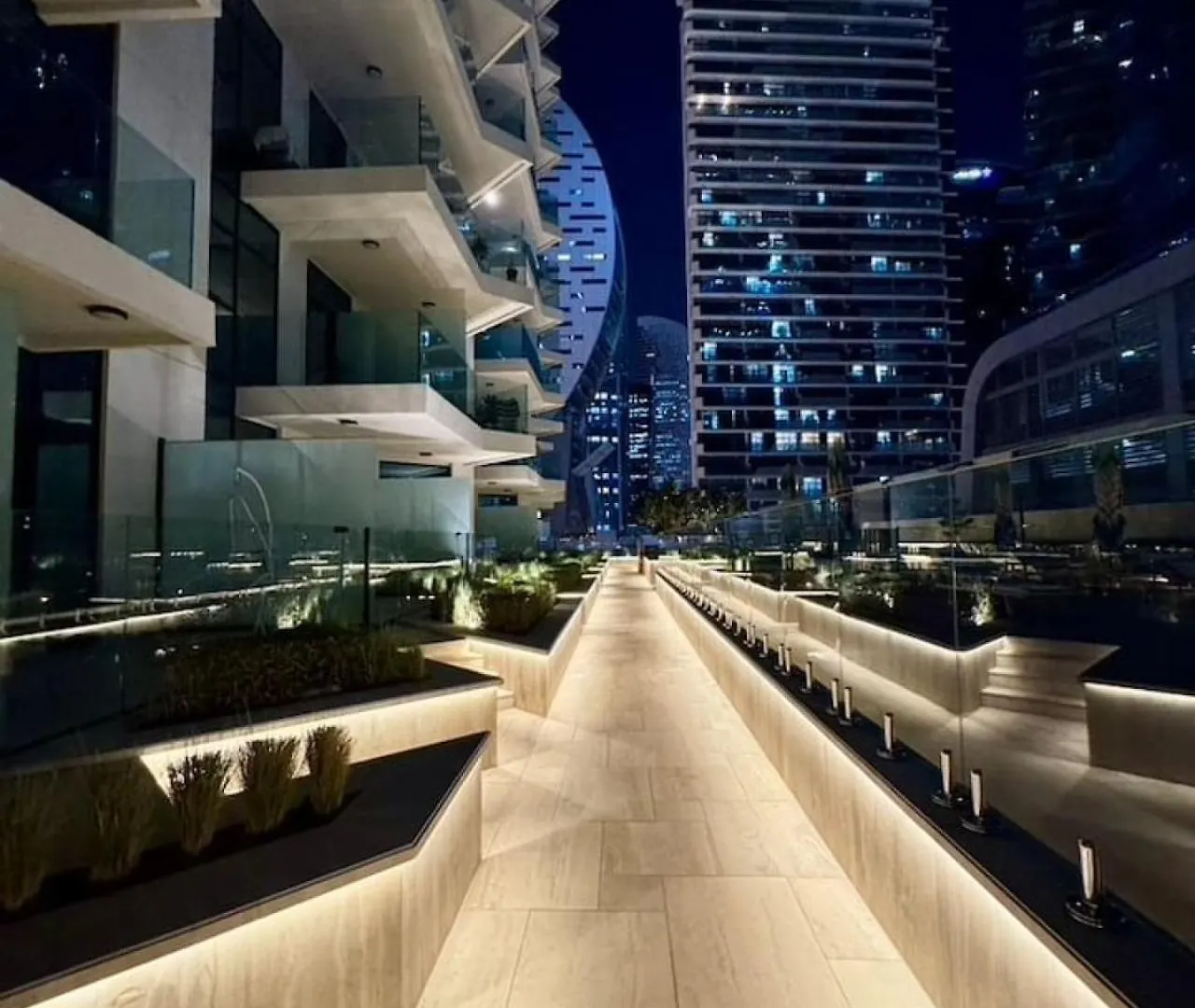 Incredible Views - Infinity Pool - New - 2Br 6 Pax Lägenhet Dubai